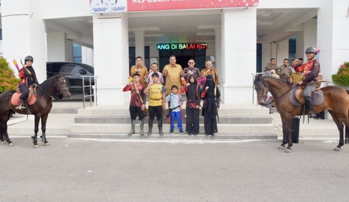 Pemko Pariaman Secara Resmi Melepas Kontingen Horseback Archery