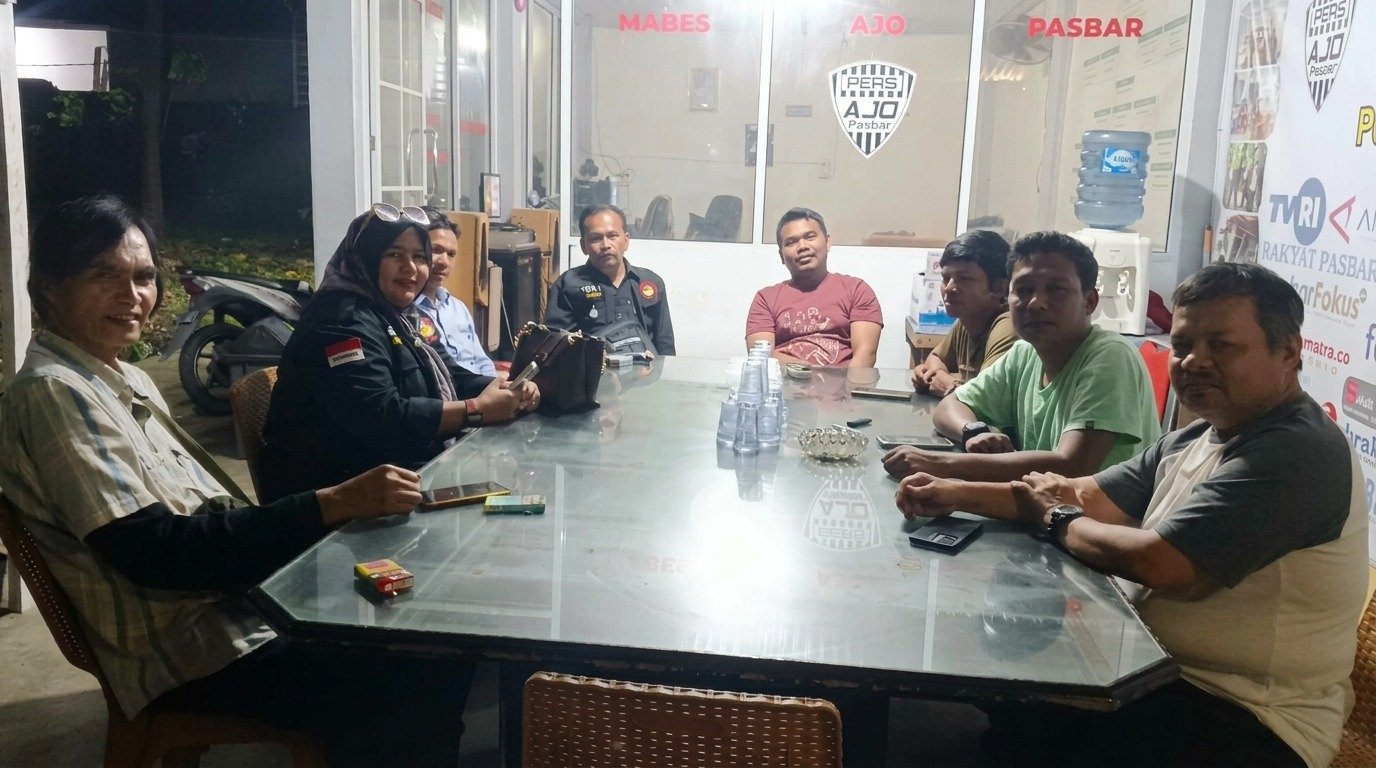 Perkuat Solidaritas dan Integritas Pimred Media Online Cyberone, Fitrya Sari Silahturahmi ke AJO Pasbar