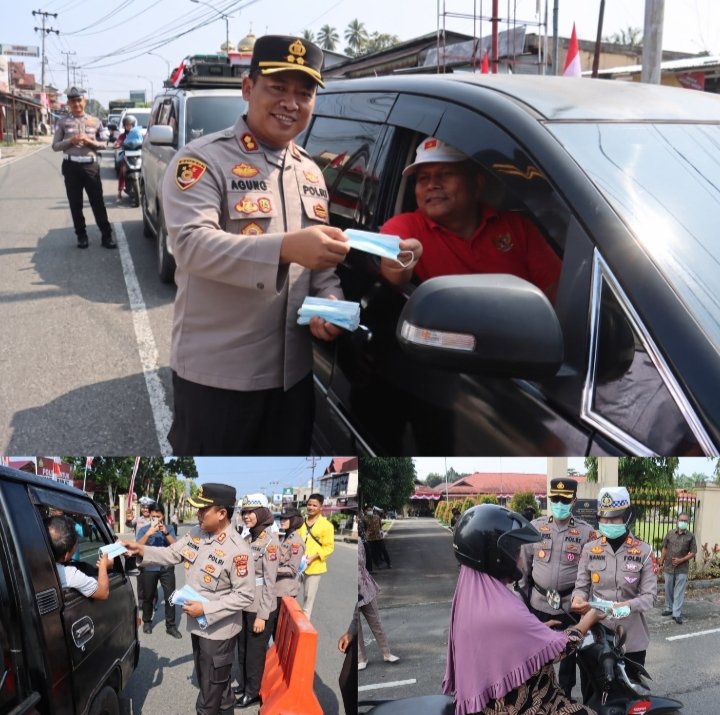 Cegah Dampak Asap Karhutla, Kapolres Pasaman Barat Turun Langsung Bagikan Masker ke Masyarakat