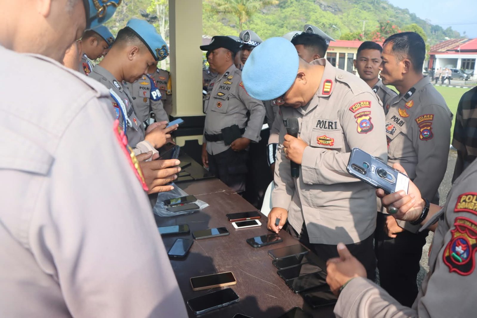 Basmi Dugaan Judi Online di Internal, Propam Polres Padang Panjang Gelar Gaktiplin dan Razia HP Personel